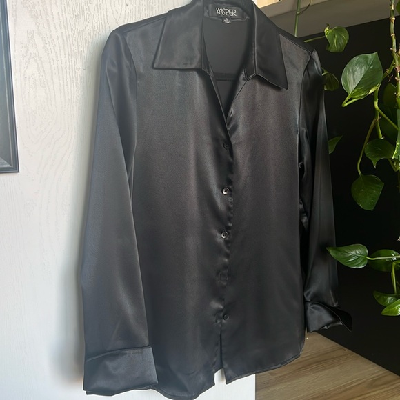 Kasper black “satin” blouse - Picture 1 of 4